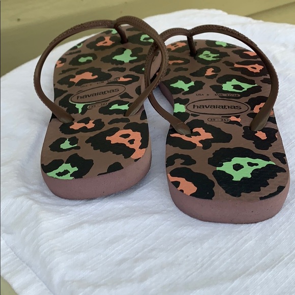 Havaianas women’s plum animal print flip flops - Picture 4 of 5